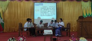 လူငယ်စကားဝိုင်းကျင်းပခြင်း